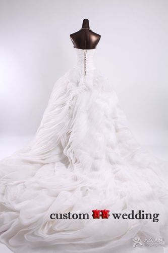 喜喜婚纱礼服工厂店 为你的完美婚礼打造专属婚纱